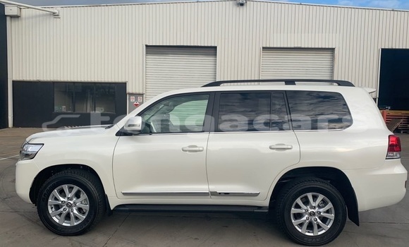 Buy Used Toyota Land Cruiser White Car in Nuku'alofa in Tongatapu Buy Used Toyota Land Cruiser White Car in Nuku'alofa in Tongatapu