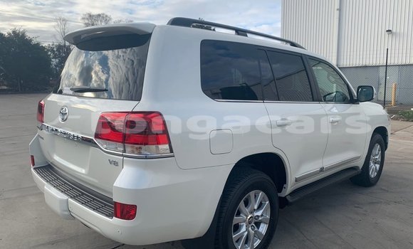 Buy Used Toyota Land Cruiser White Car in Nuku'alofa in Tongatapu Buy Used Toyota Land Cruiser White Car in Nuku'alofa in Tongatapu