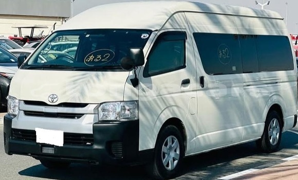 Buy Used Toyota Hiace White Car in Nuku'alofa in Tongatapu