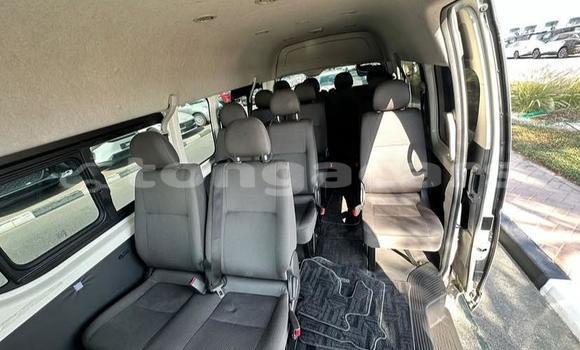 Buy Used Toyota Hiace White Car in Nuku'alofa in Tongatapu Buy Used Toyota Hiace White Car in Nuku'alofa in Tongatapu