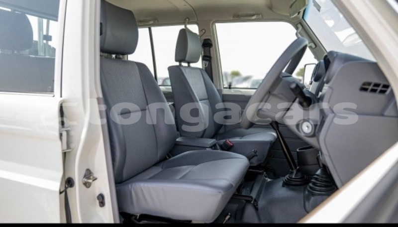 Big with watermark toyota land cruiser tongatapu nuku alofa 814