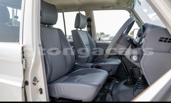 Buy Used Toyota Land Cruiser White Car in Nuku'alofa in Tongatapu Buy Used Toyota Land Cruiser White Car in Nuku'alofa in Tongatapu