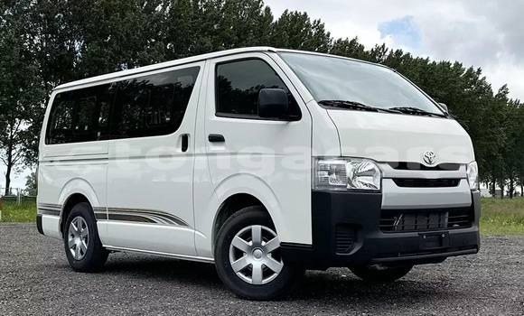 Buy Used Toyota Hiace White Car in Import - Dubai in Eua