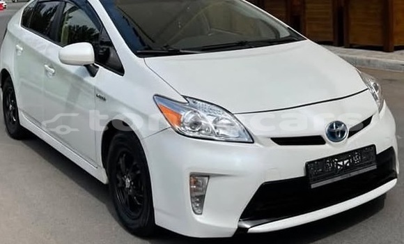 Buy Used Toyota Prius White Car in Nuku'alofa in Tongatapu