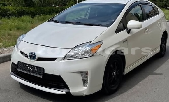 Buy Used Toyota Prius White Car in Nuku'alofa in Tongatapu Buy Used Toyota Prius White Car in Nuku'alofa in Tongatapu