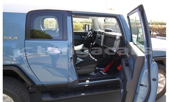 Acheter Import Voiture Toyota FJ Cruiser Bleu à Import - Dubai, Eua Acheter Import Voiture Toyota FJ Cruiser Bleu à Import - Dubai, Eua