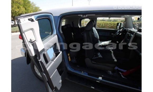 Acheter Import Voiture Toyota FJ Cruiser Bleu à Import - Dubai, Eua Acheter Import Voiture Toyota FJ Cruiser Bleu à Import - Dubai, Eua