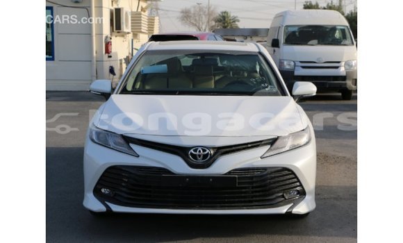 Acheter Import Voiture Toyota Camry Blanc à Import - Dubai, Eua Acheter Import Voiture Toyota Camry Blanc à Import - Dubai, Eua