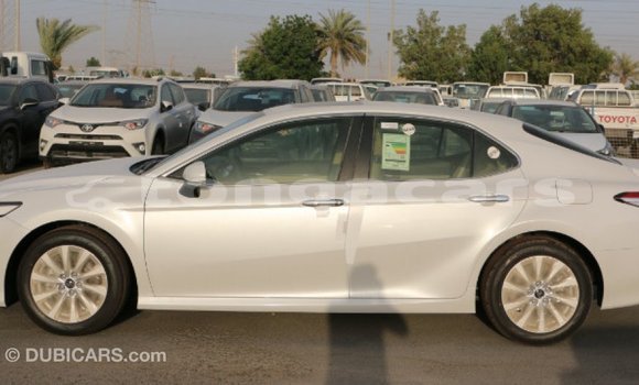 Acheter Import Voiture Toyota Camry Blanc à Import - Dubai, Eua Acheter Import Voiture Toyota Camry Blanc à Import - Dubai, Eua